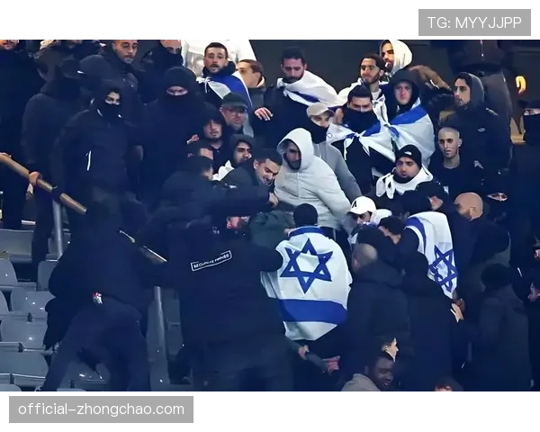 球迷事件:那不勒斯球迷在客场比赛前与当地警方发生小规模冲突 球迷事件:那不勒斯球迷在客场比赛前与当地警方发生小规模冲突